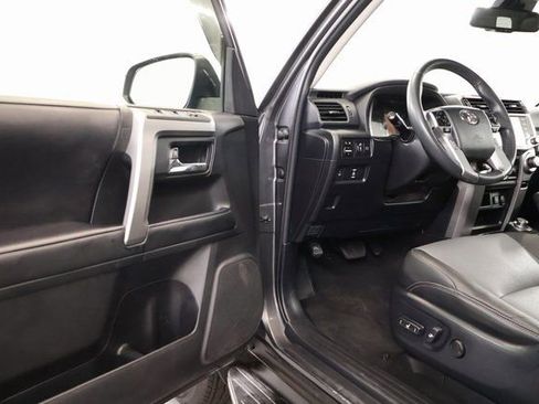 Used 2020 Toyota 4Runner SR5 Premium image 6