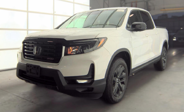 Used 2023 Honda Ridgeline Sport image 2