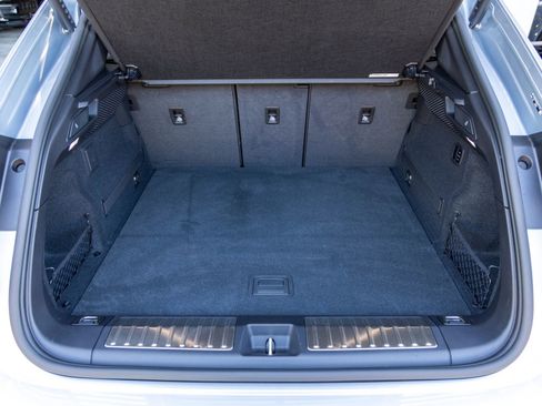 Certified 2025 Porsche Macan Electric RWD image 46