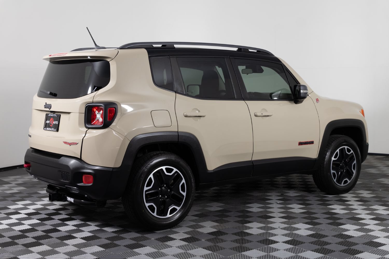 Used 2015 Jeep Renegade Trailhawk w/ Popular Equipment Group AWD/4WD image 7
