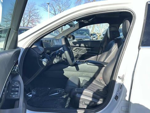 Used 2024 BMW 530i xDrive w/ Convenience Package image 20