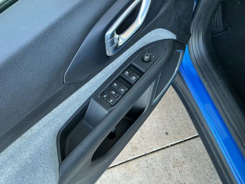 Used 2023 Jeep Compass Sport image 15