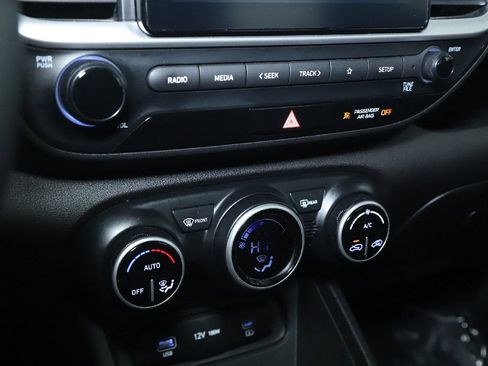 Used 2023 Hyundai Venue SEL FWD image 29