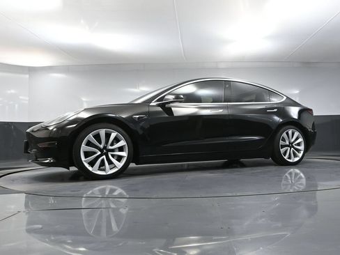 Used 2018 Tesla Model 3 Mid Range RWD image 50