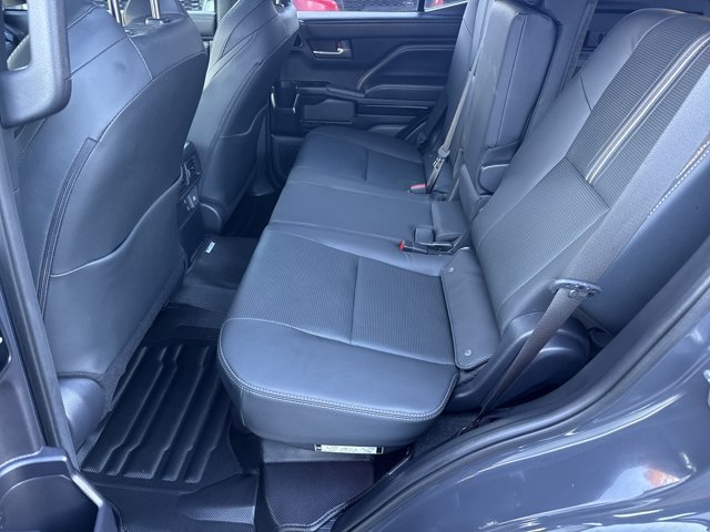 Used 2025 Toyota 4Runner Limited AWD/4WD image 23