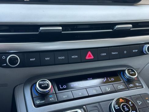 Used 2024 Hyundai Palisade Limited image 19