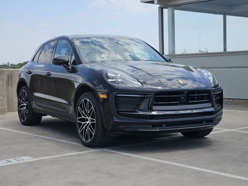 Certified 2026 Porsche Macan AWD/4WD image 10