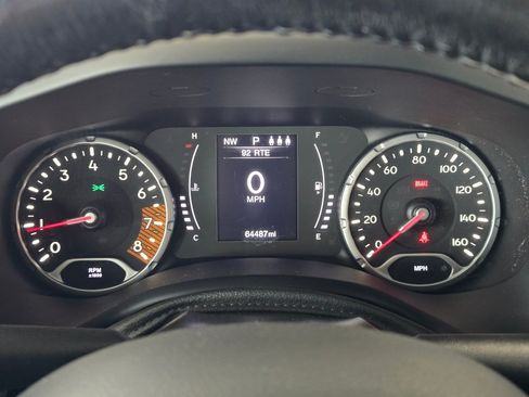 Used 2019 Jeep Renegade Latitude w/ Cold Weather Group AWD/4WD image 23