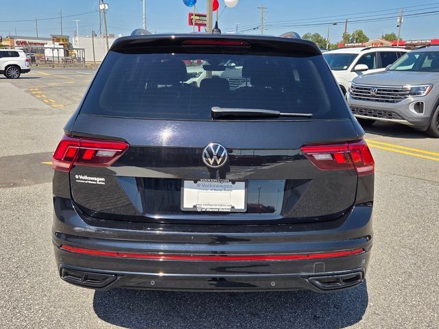 Used 2022 Volkswagen Tiguan SE R-Line FWD image 10