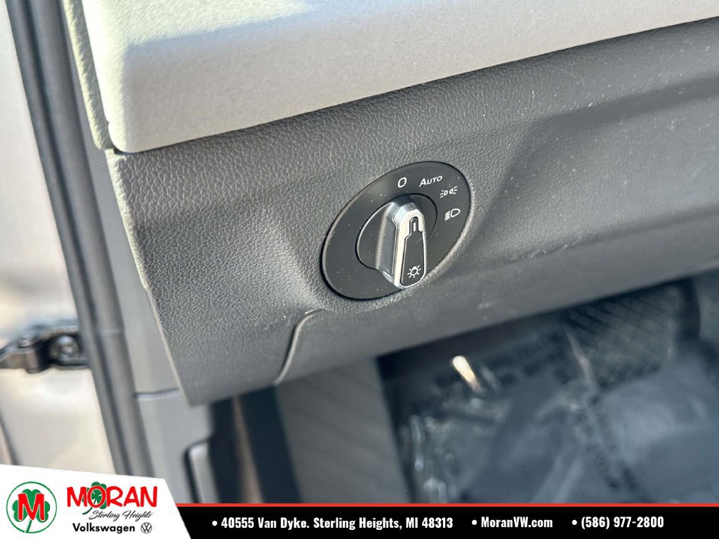 Used 2026 Volkswagen Jetta SE FWD image 19