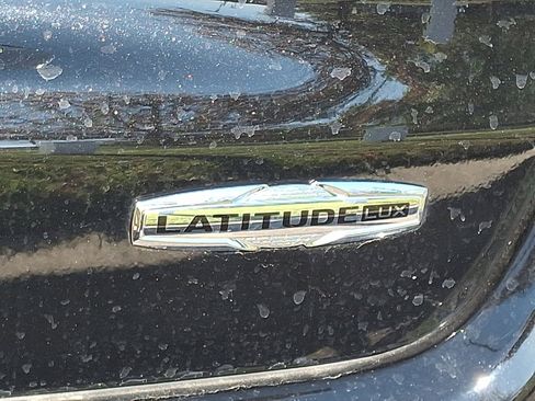 New 2024 Jeep Compass Latitude w/ Sun and Sound Group image 5