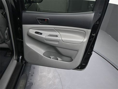 Used 2013 Toyota Tacoma PreRunner w/ SR5 Pkg image 13