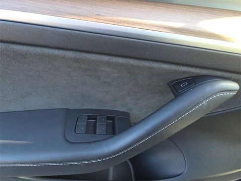 Used 2023 Tesla Model 3 Standard Range image 13