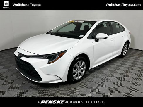 Certified 2025 Toyota Corolla LE image 1
