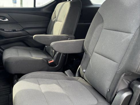 Used 2023 Chevrolet Traverse LT image 18
