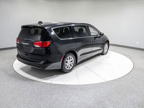 Used 2020 Chrysler Voyager LX FWD image 32