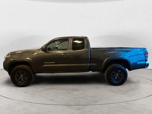 Used 2022 Toyota Tacoma SR5 w/ SR5 Appearance Package (SM) image 2