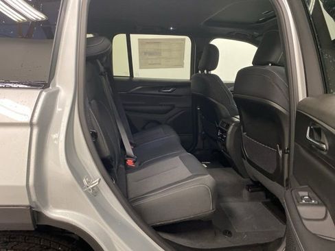 Used 2025 Jeep Grand Cherokee Laredo X w/ Luxury Tech Group I image 24