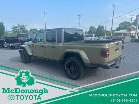 Used 2025 Jeep Gladiator Sport AWD/4WD image 2