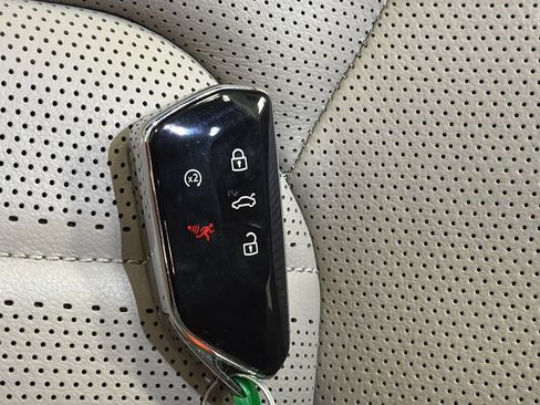 Used 2025 Volkswagen Atlas SEL AWD/4WD image 43