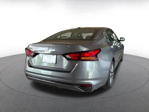 Used 2025 Nissan Altima 2.5 SV FWD image 14