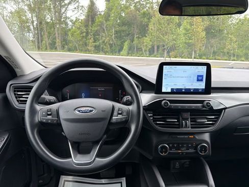 Used 2025 Ford Escape Active AWD/4WD image 11