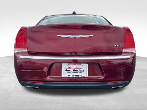Used 2018 Chrysler 300 Limited image 6
