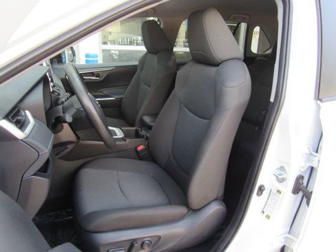 Used 2025 Toyota RAV4 XLE image 6