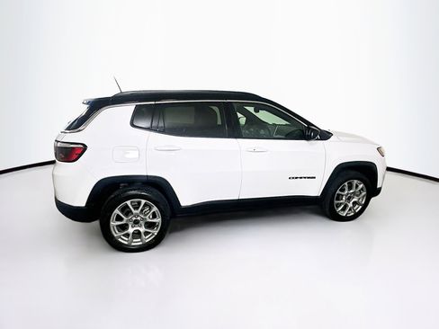 Used 2025 Jeep Compass Limited image 10