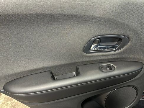 Used 2019 Honda HR-V Sport image 12