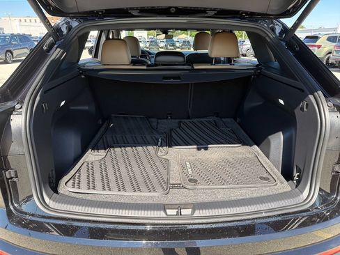 Certified 2024 Volkswagen Atlas Cross Sport SE FWD image 27