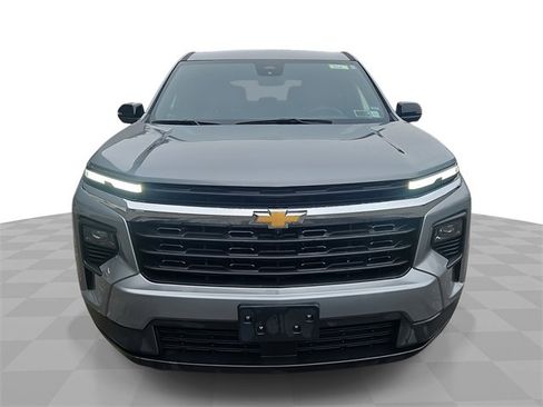 Used 2024 Chevrolet Traverse LS image 1