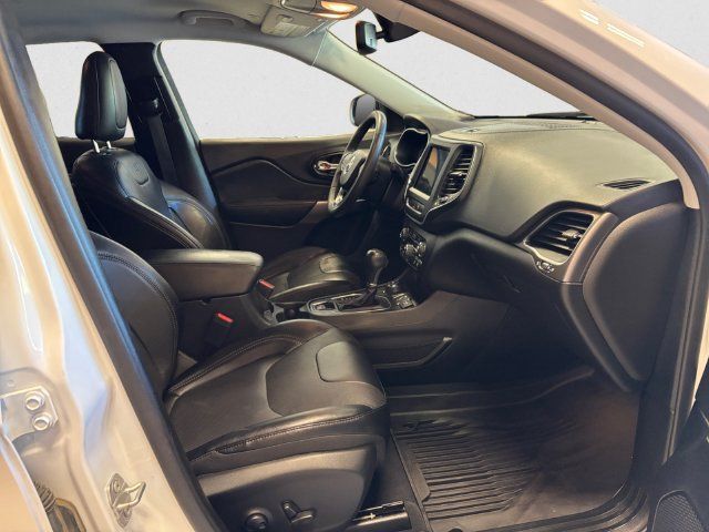 Used 2022 Jeep Cherokee Latitude Lux w/ Mopar Interior Package AWD/4WD image 16