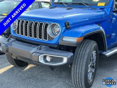 Used 2025 Jeep Wrangler Unlimited Sahara w/ Safety Group AWD/4WD image 9