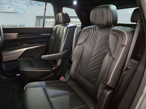 Certified 2026 Cadillac Vistiq Premium Luxury w/ LPO, Floor Liner Package AWD/4WD image 21