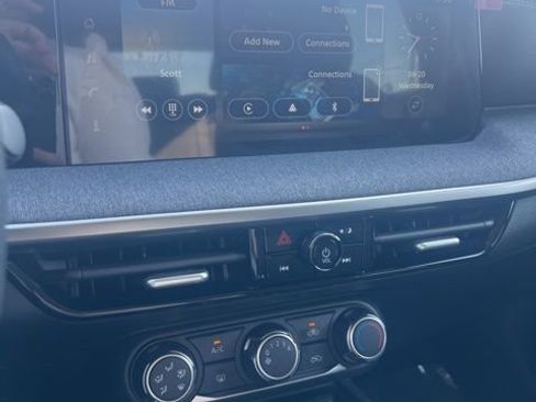 New 2025 Nissan Kicks SV image 12