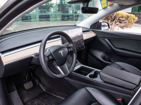 Used 2021 Tesla Model Y Long Range image 11