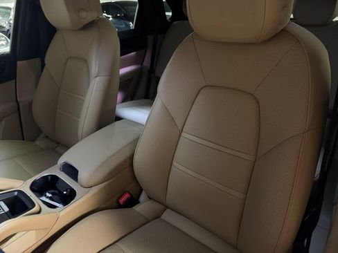 Used 2023 Porsche Cayenne image 33