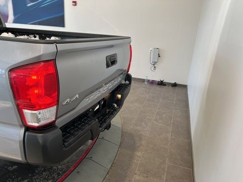 Used 2016 Toyota Tacoma SR image 6