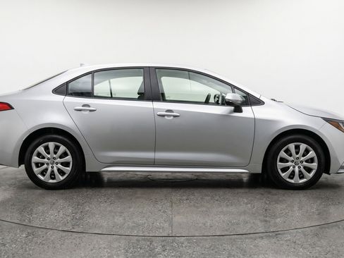 Used 2025 Toyota Corolla LE FWD image 11