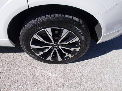 Used 2023 Volvo XC60 B5 Plus image 20