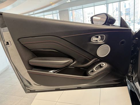 Used 2023 Aston Martin V8 Vantage Roadster RWD image 16