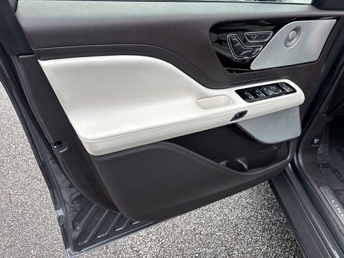 Used 2021 Lincoln Aviator Black Label w/ Class IV Trailer Tow Package image 10