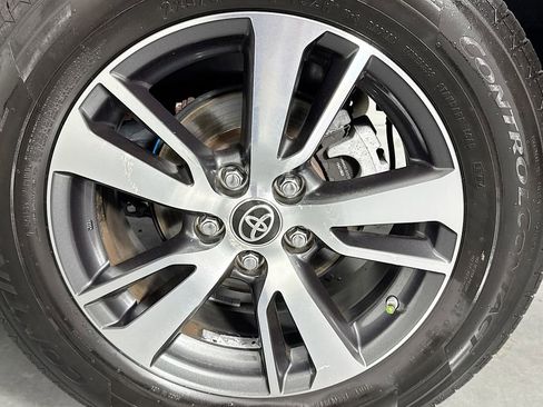 Used 2018 Toyota RAV4 XLE image 26