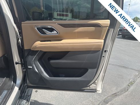 Used 2022 Chevrolet Suburban Premier AWD/4WD image 13