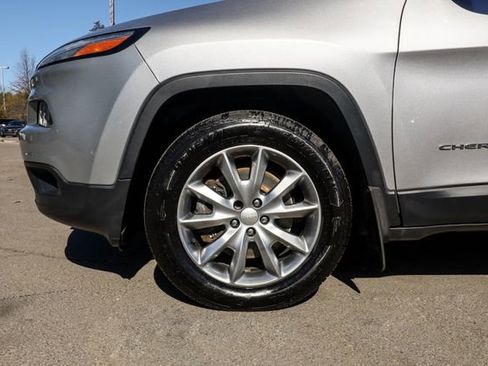 Used 2018 Jeep Cherokee Limited image 24