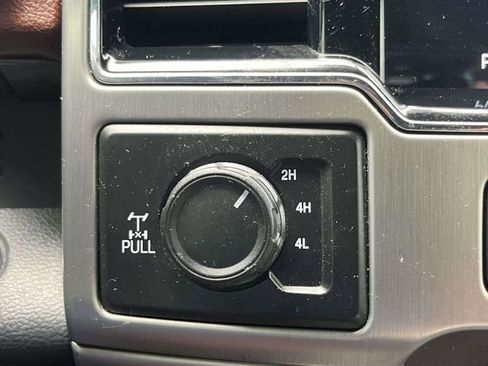 Used 2022 Ford F250 Platinum w/ FX4 Off-Road Package AWD/4WD image 21