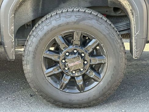 Used 2020 GMC Sierra 2500 AT4 w/ AT4 Premium Package image 5