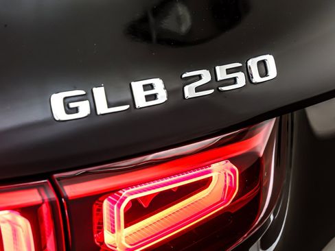 Used 2021 Mercedes-Benz GLB 250 image 9