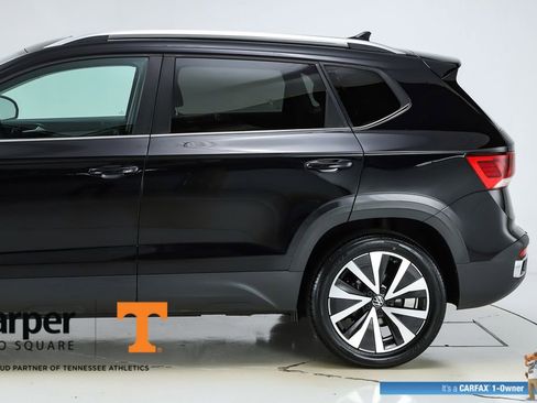 Used 2023 Volkswagen Taos SE w/ Panoramic Sunroof Package image 4